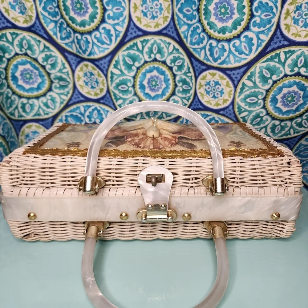 Vintage Princess Charming by Atlas Seashell Wicker Lucite Handle Purse 1950s/60s